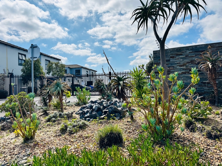 2 Bedroom Property for Sale in Parklands North Western Cape